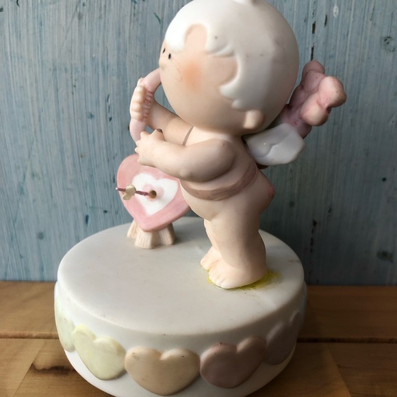 Cute Cupid music box with his little bow & arrow and a ♥️ on his little behind - Picture 3 of 9